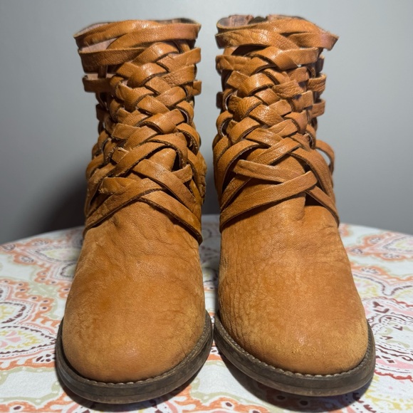 𝐅𝐑𝐄𝐄 𝐏𝐄𝐎𝐏𝐋𝐄 Boho Ankle Booties - Picture 7 of 15
